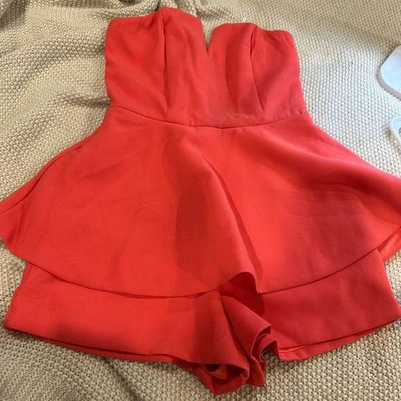 DO + BE Coral Strapless Peplum Romper Womens Sz Small - Picture 2 of 8